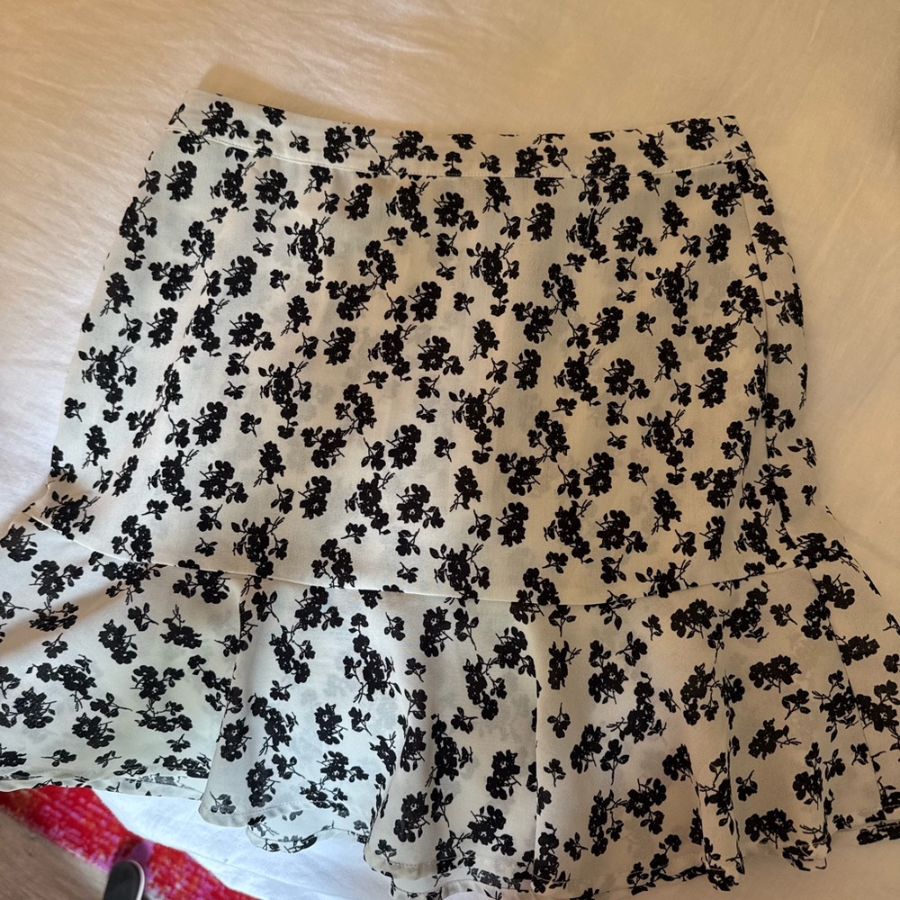 Floral Black and White Peplum Skirt - Picture 5 of 5
